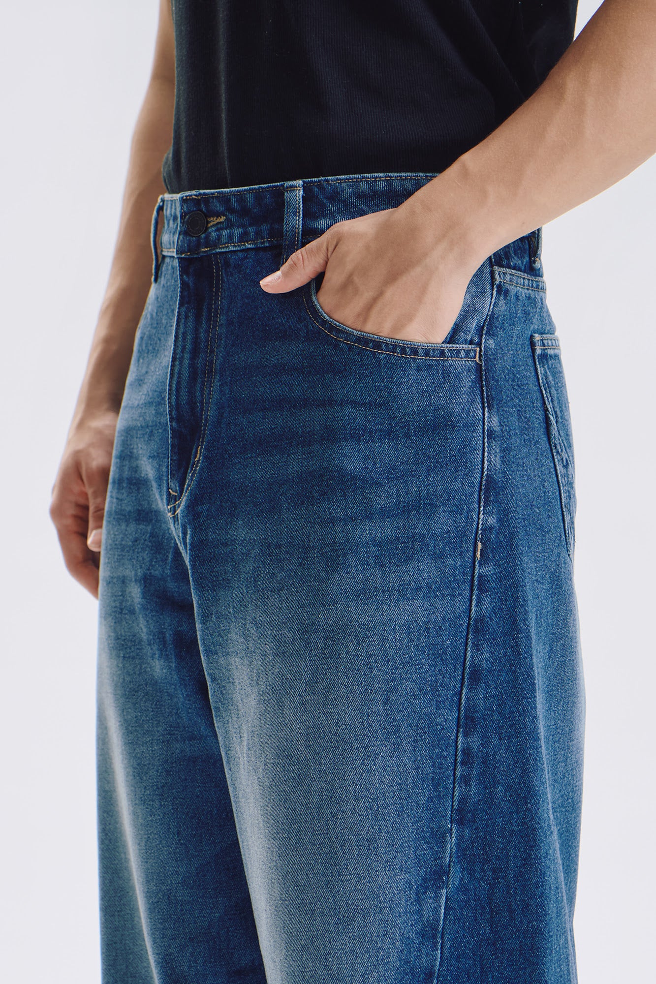 Baggy Fit 5-Pocket Denim Jeans with Twisted Seam - Image 2