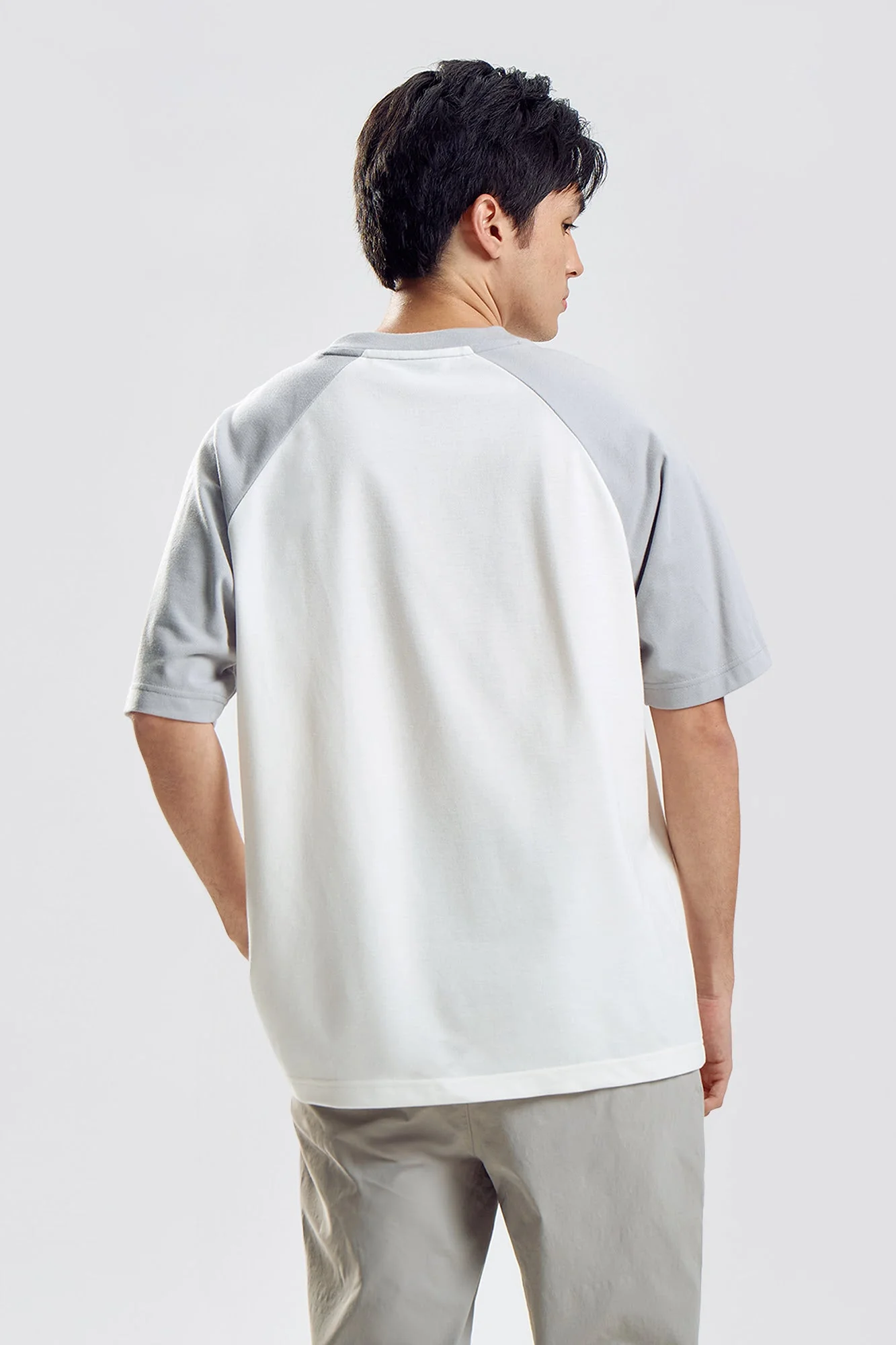 Crew Bear Relaxed Raglan T-Shirt - Image 7