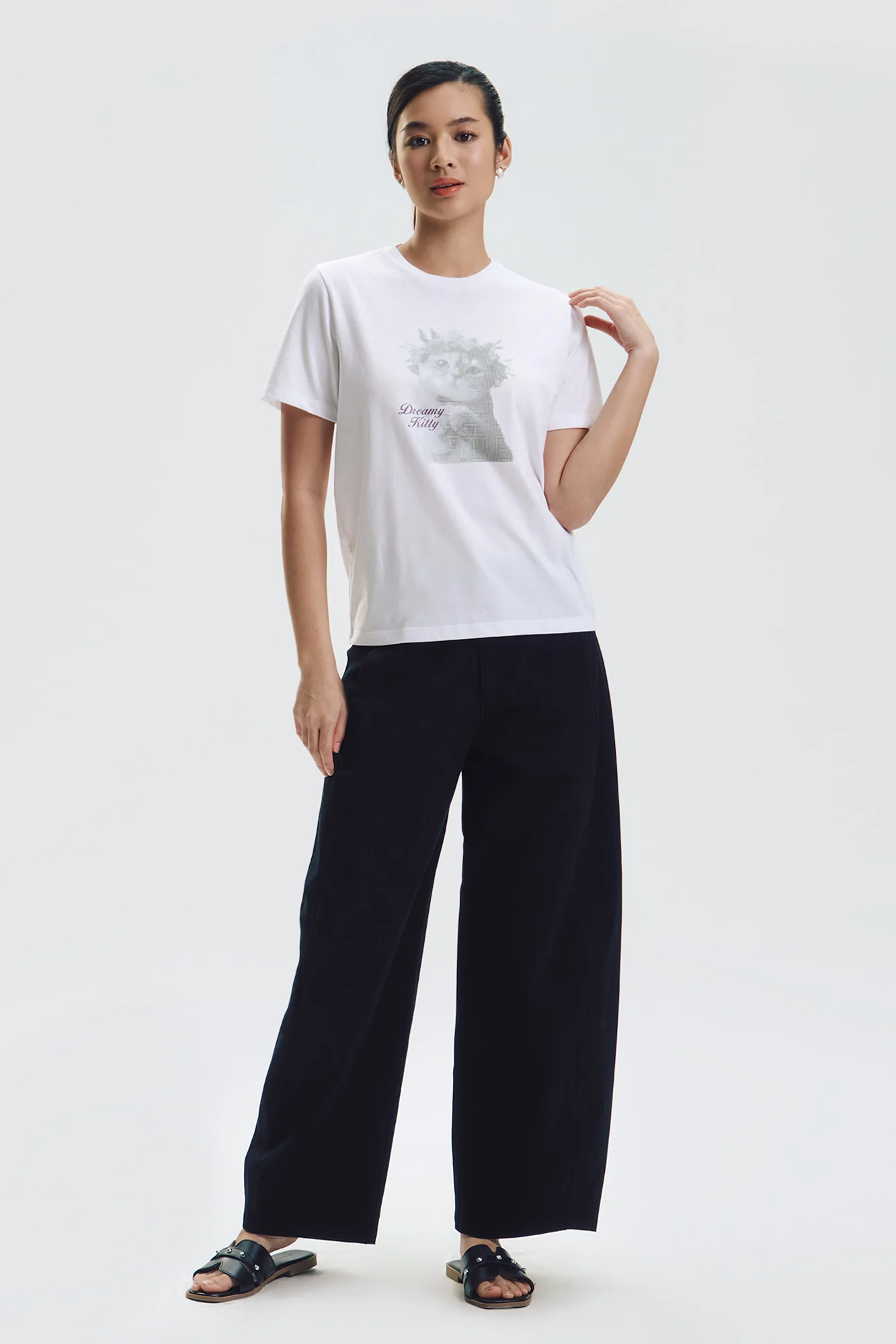 Dreamy Kitty Relaxed Graphic T-Shirt - Image 4