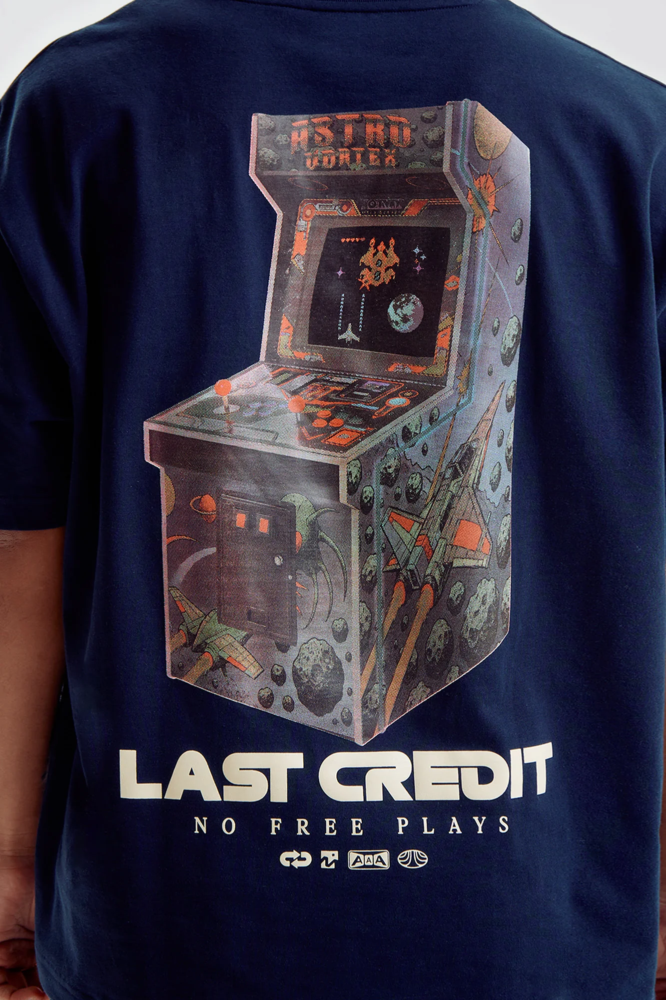 Last Credit Relaxed Graphic T-Shirt - Image 3