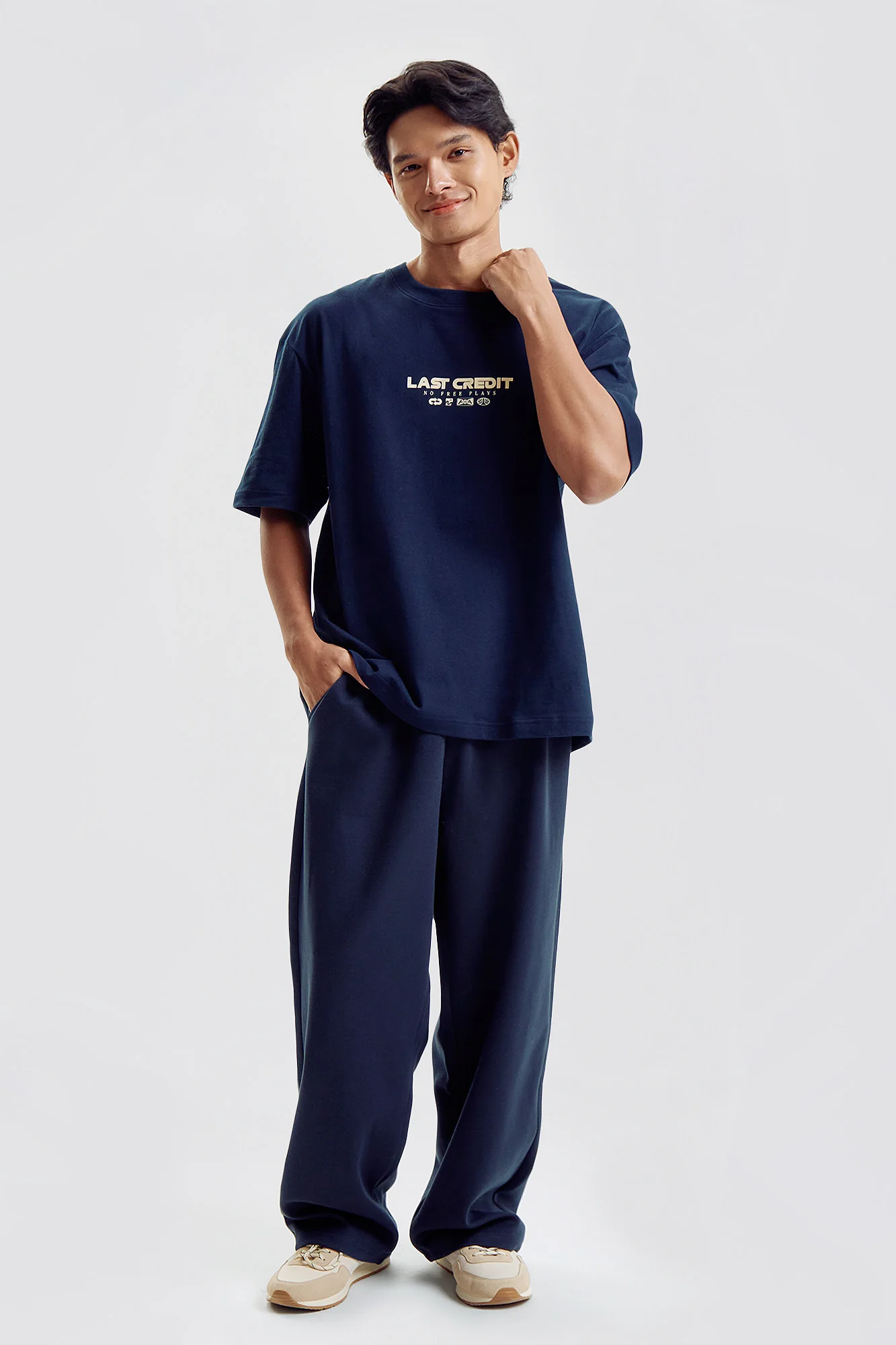 Last Credit Relaxed Graphic T-Shirt - Image 5