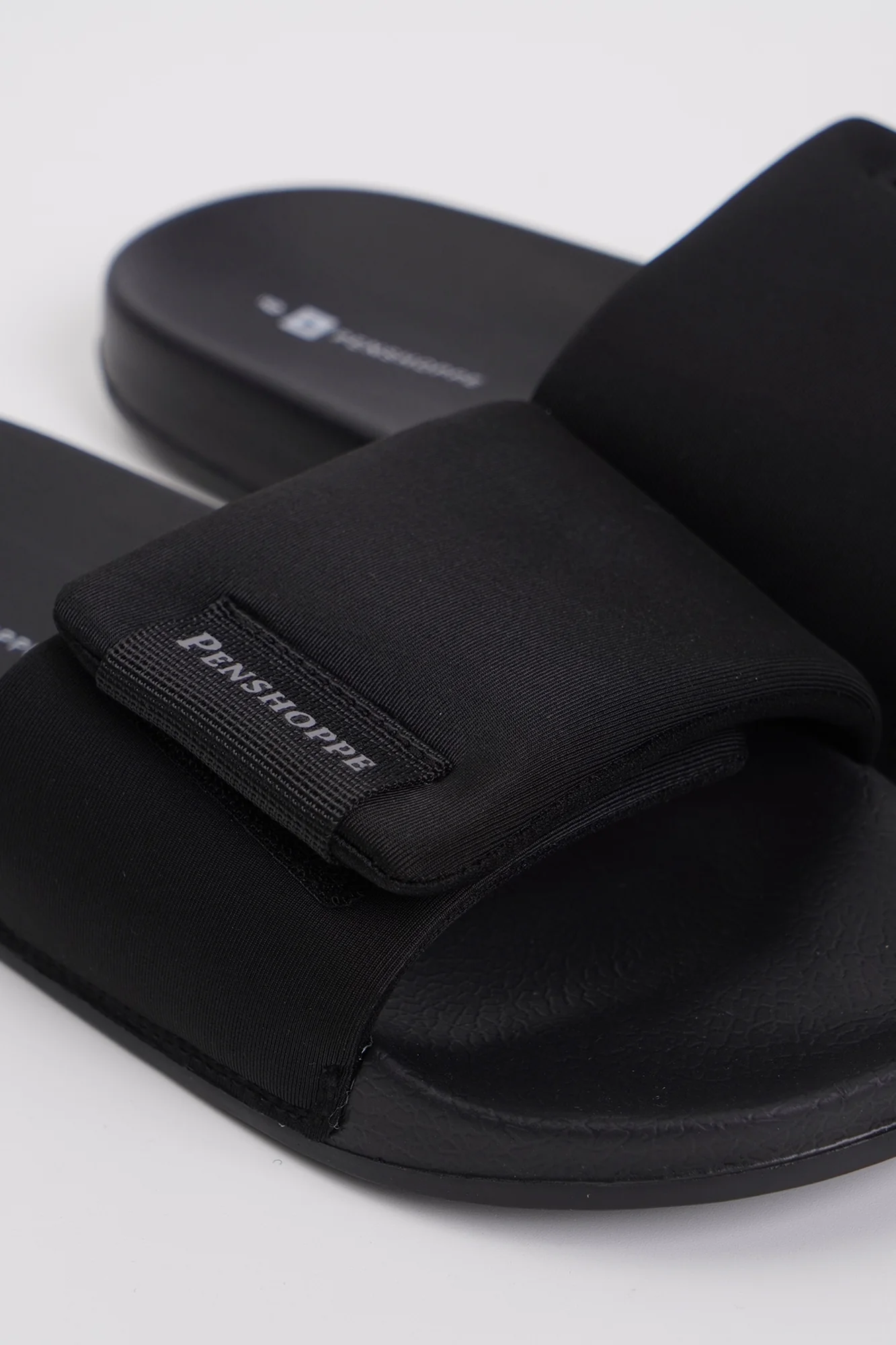 Men's Padded Velcro Band with Woven Label Branding - Image 3