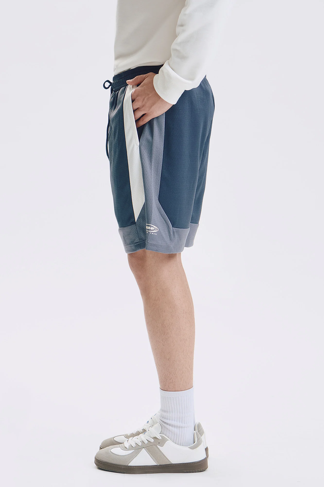 Modern Fit Mesh Shorts - Image 4