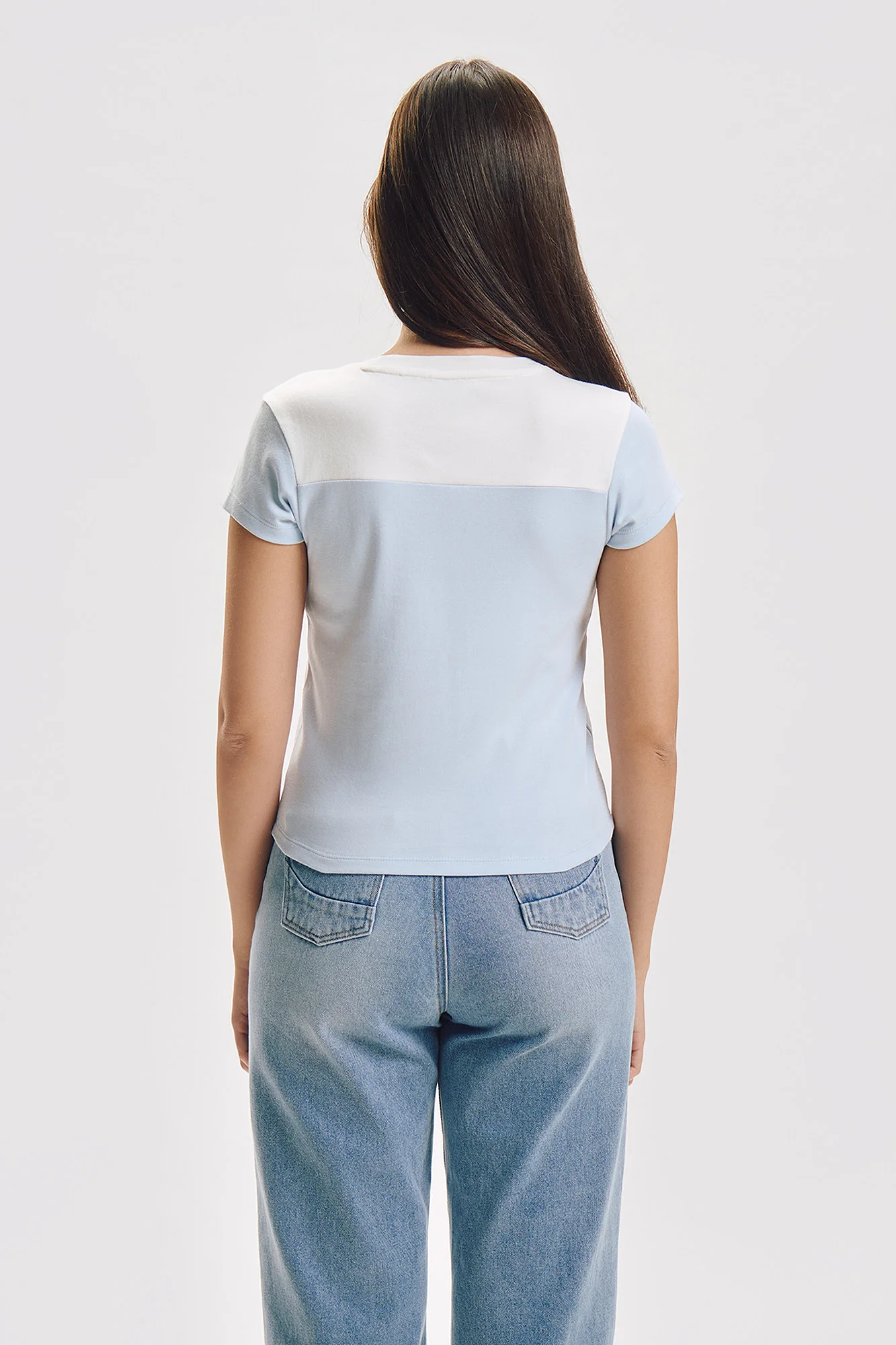 Slim Contrast Color Blocking T-Shirt with Branding - Image 3