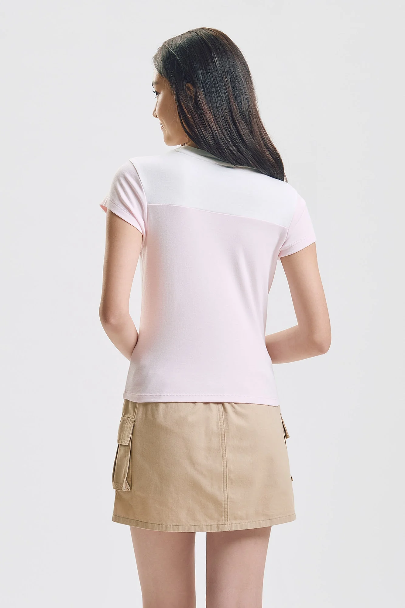 Slim Contrast Color Blocking T-Shirt with Branding - Image 7