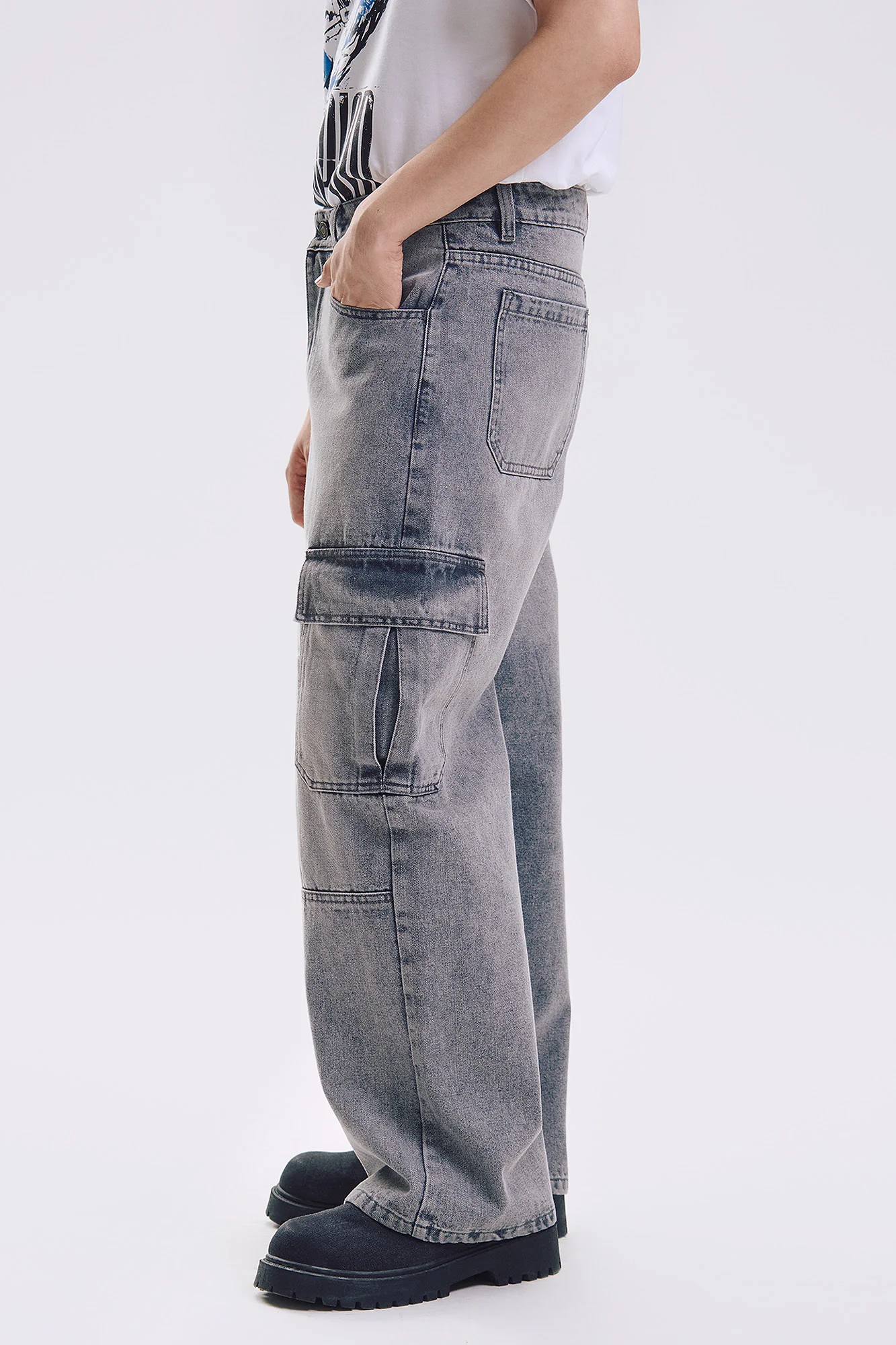 Wide Cargo Jeans - Image 4